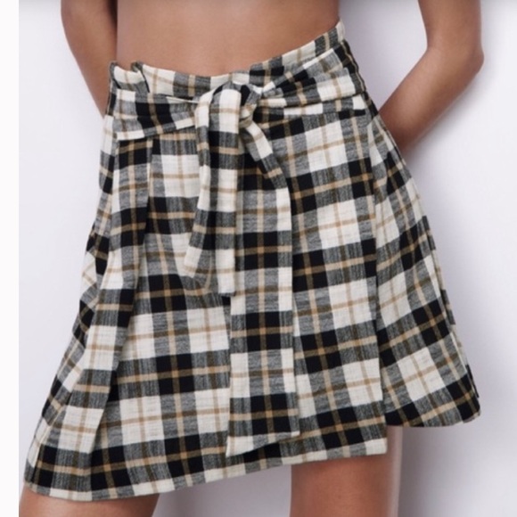 Zara Plaid Mini Skirt Size Medium - Picture 2 of 12